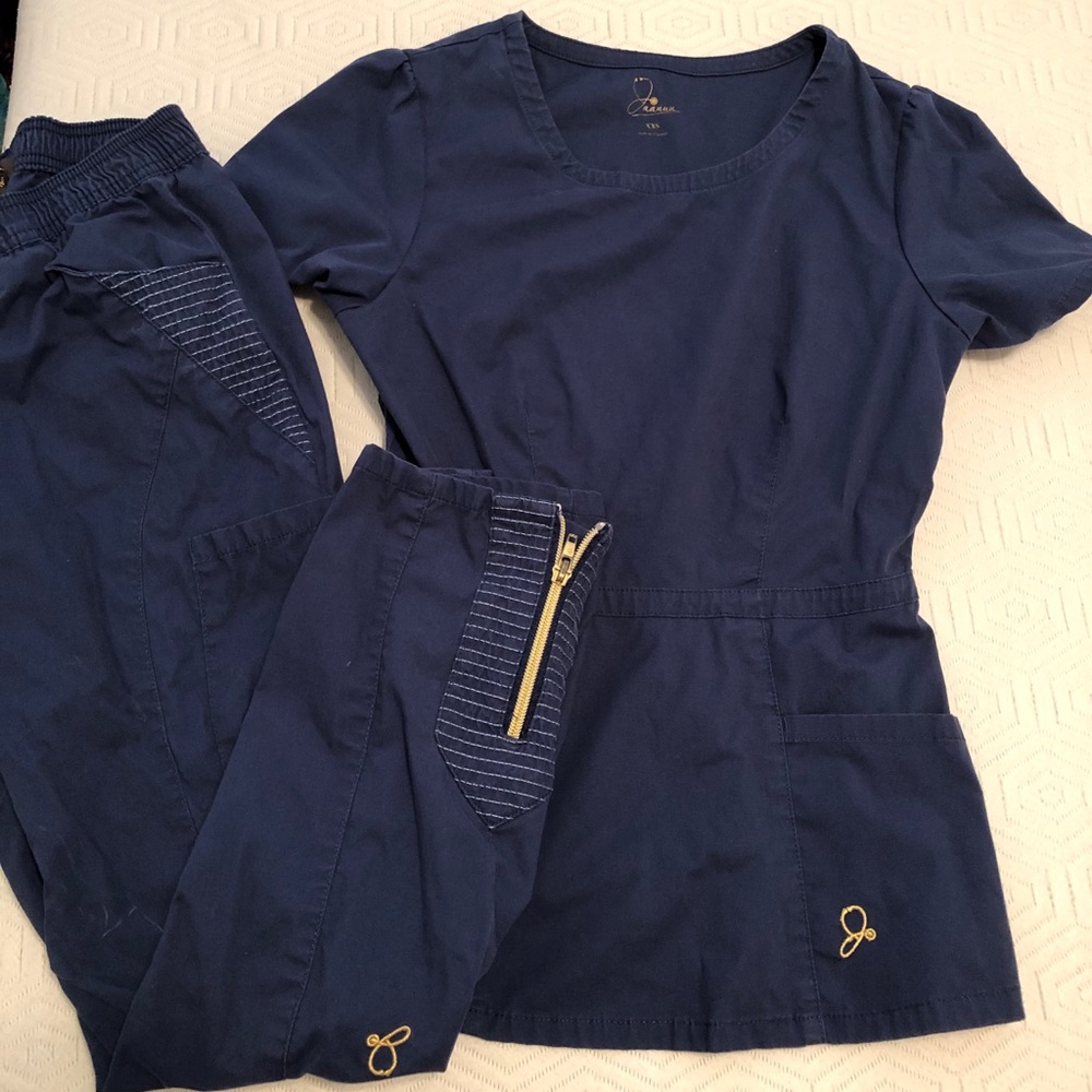 Jaanuu scrub set